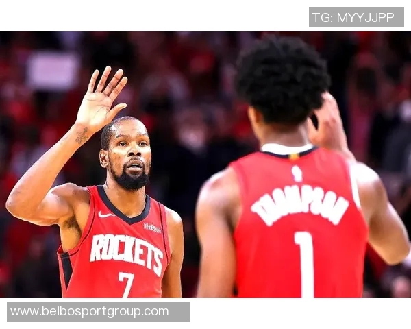 杜兰特强调沟通在逆转胜利中的关键作用与球队团结的重要性 杜兰特强调沟通在逆转胜利中的关键作用与球队团结的重要性